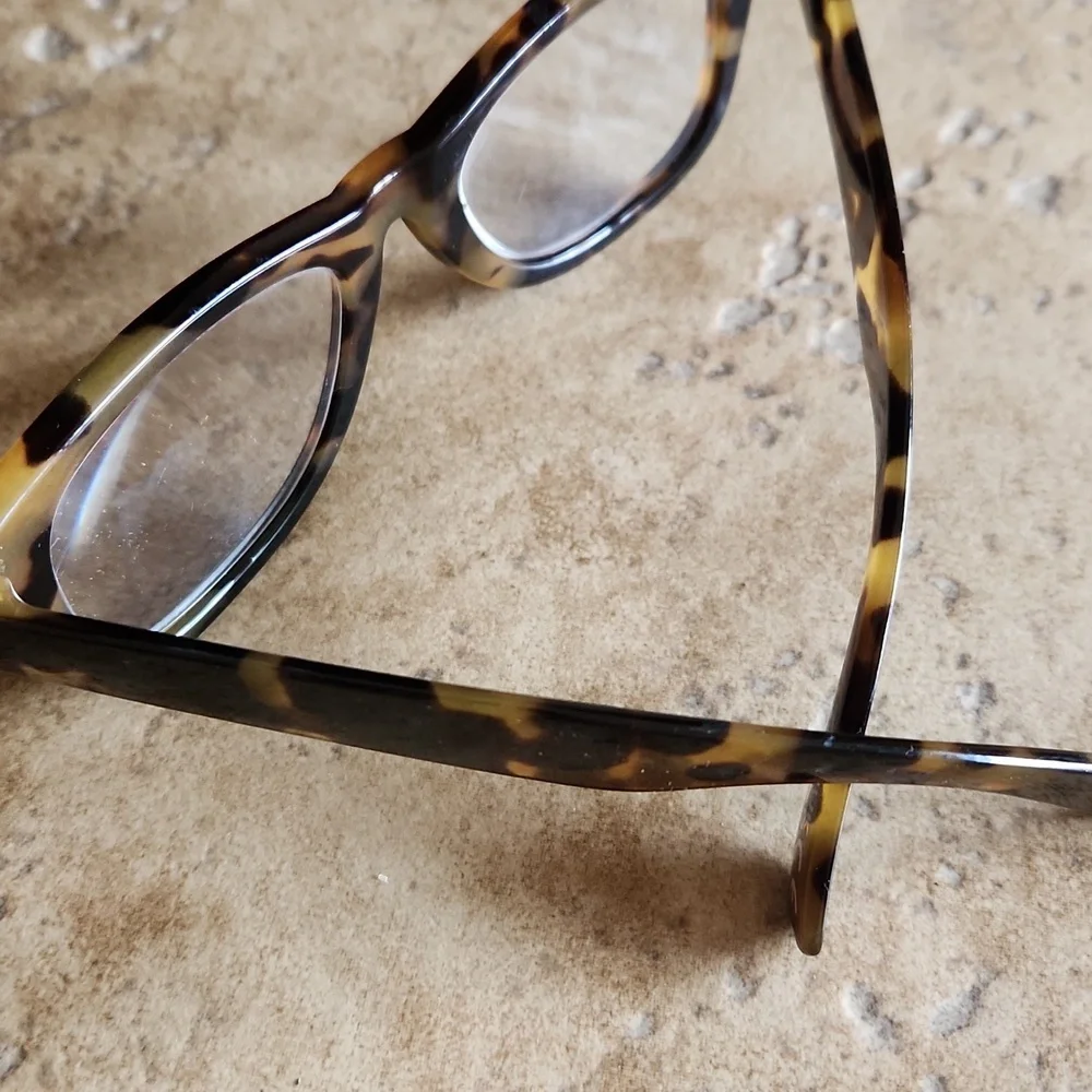 Betsy Johnson Chunky Reading Glasses - Picture 2 of 10